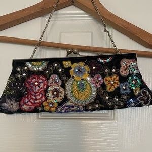 Vintage looking beaded clutch! Cute and can fit a lot in it!
